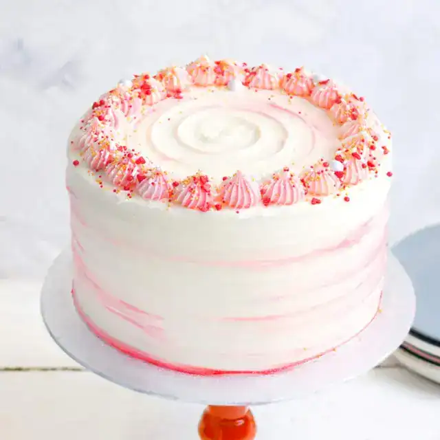 red-velvet-celebration-cake-4-portion_1